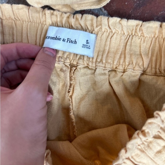 Abercrombie and Fitch Linen Blend Tie Crop Top and Wide Leg Pant Set - Picture 3 of 4